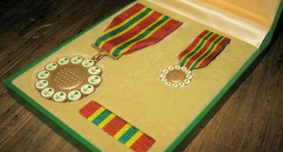 منع الجهات الحكومية من منح الأوسمة للجوائز والشهادات