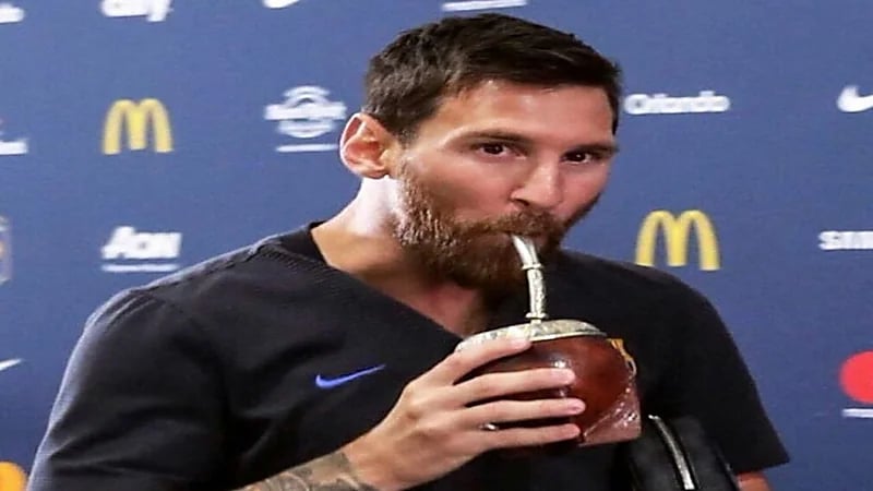 جدل حول شاي "ميسي" المفضل وعلاقته بالسرطان