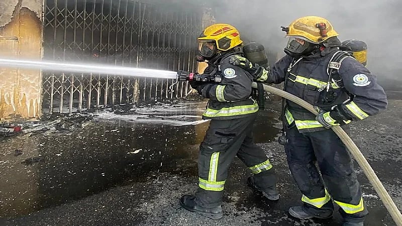 الدفاع المدني بمحافظة العرضيات يخمد حريقًا بمطعم