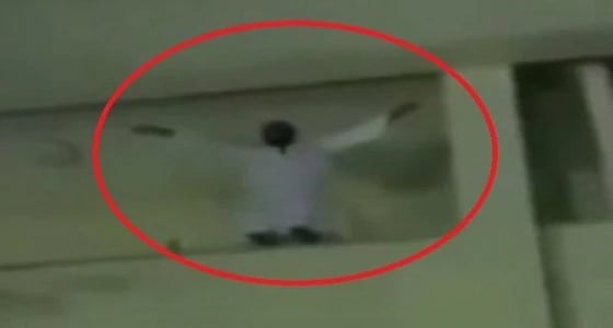 بالفيديو.. رد فعل غريب من مصري حاول الانتحار بعد سماعه أغنية شعبية