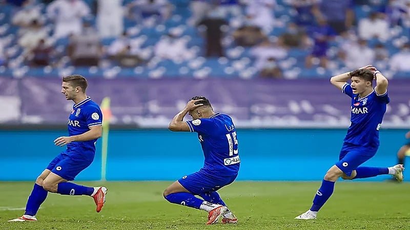 فيديو.. خبير تحكيمي: "الهلال حُرم من ركلتي جزاء أمام الباطن"