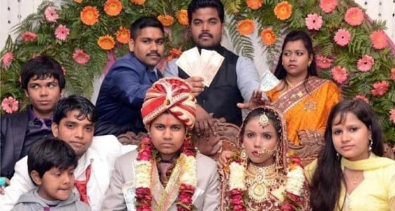 سيدة تنتحل صفة رجل وتتزوج إمرأتين للحصول على المهر