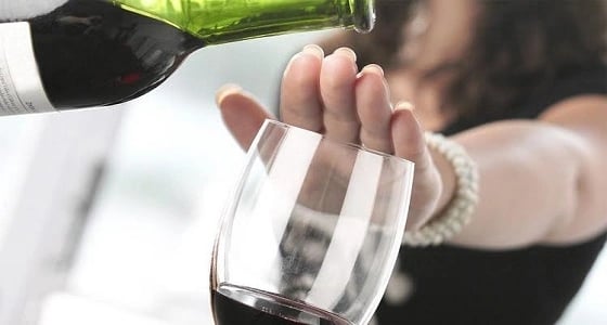  سيرلانكا ترفض السماح للمرأة بتناول الكحول