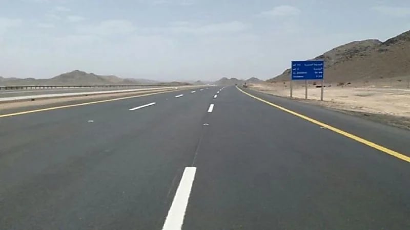 تنبيه لمستخدمي طرق القصيم: سحب رعدية ورياح تحد الرؤية الأفقية 