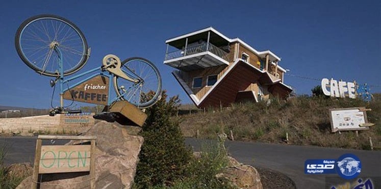 فيديو صادم ..لحظة اختطاف رجلاً من داخل حانة وسحله