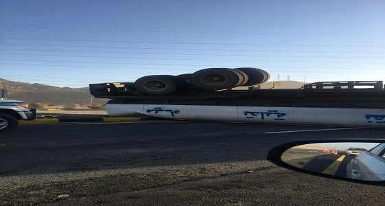 إنقلاب شاحنة مياه تتسبب في إغلاق مدخل قيا بالطائف