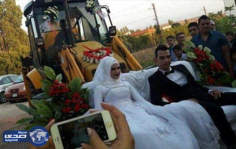 أغرب زفة لعروسين تُثير ضجة بالأنترنت