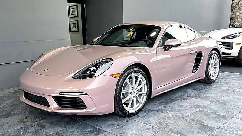 فتاة كويتية: مهري بورشه وردية لمن يقدّر الذوق والسرعة.. صور