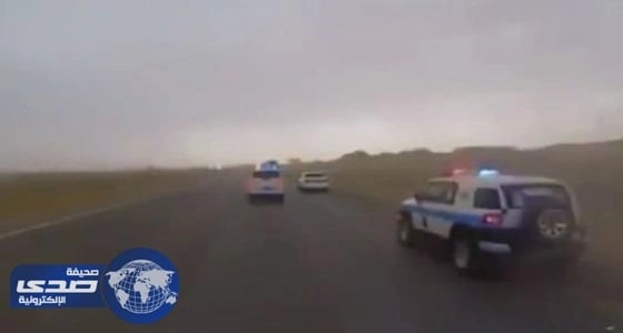 بالفيديو.. مطاردة مثيرة بين شرطة الرياض ومطلوب أمني على أحد الطرق السريعة