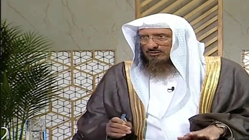 الماجد يوضح حكم إيقاف قلب جنين لإصابته بمرض لايستطيع العيش معه.. فيديو