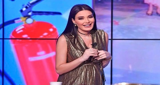 سيرين عبدالنور تخطف الأنظار بفستانها الأسود رغم حملها