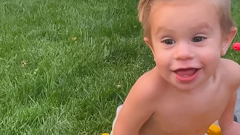 ‎وفاة طفل مؤثرة تربوية في حادث أليم .. صور