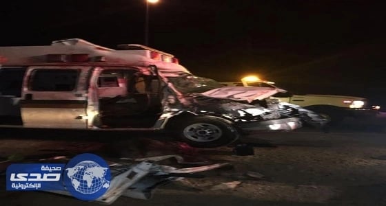 إصابة 4 أشخاص في حادث انقلاب سيارة إسعاف بسبب جمل سائب بتبوك