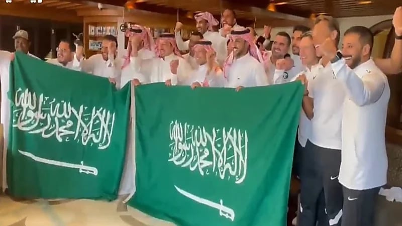 شاهد.. احتفال المسحل ورينارد بتأهل الأخضر لكأس العالم 2022