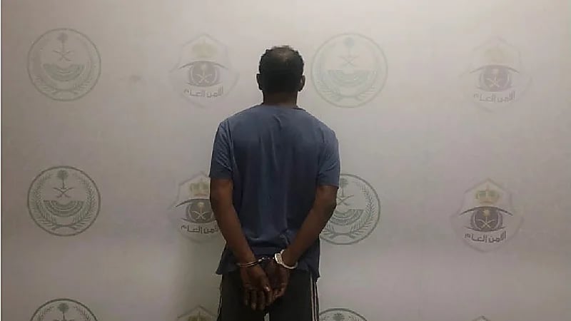 القبض على مواطن لسطوه على منزلين وسرقة مصوغات ذهبية ومجوهرات بجدة