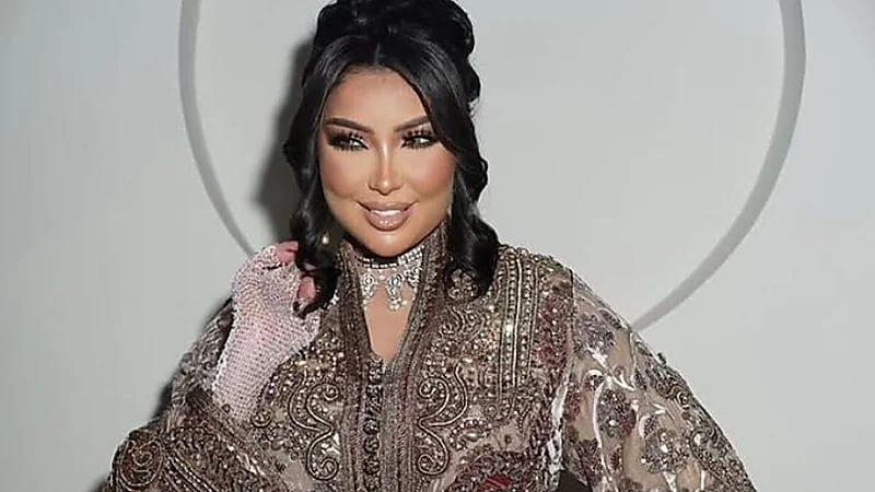 دنيا بطمة‬⁩ تنفعل على مراسل إعلامي وتمزق شعاره.. فيديو