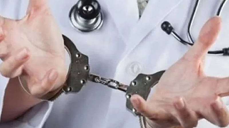 سجن طبيب ادعى قدرته على محادثة الموتى