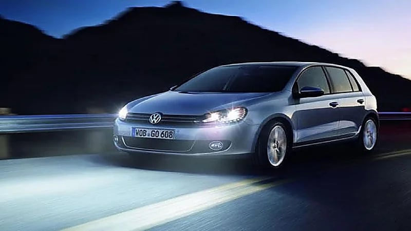 تلف الصمامات الكهربائية من أسباب ضعف إضاءة مصابيح السيارة