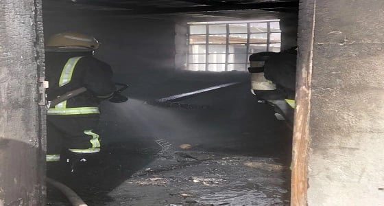 " مدني عرعر " يخمد حريقا بمحطة محروقات