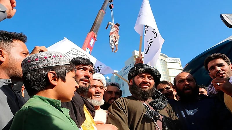 طالبان تكشف عن سبب تعليق جثث أفغانيين وعرضها في هرات 