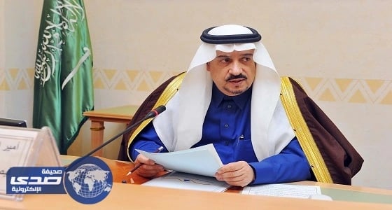 أحد المطلوبين أمنيا يسلم نفسه لأمير الرياض