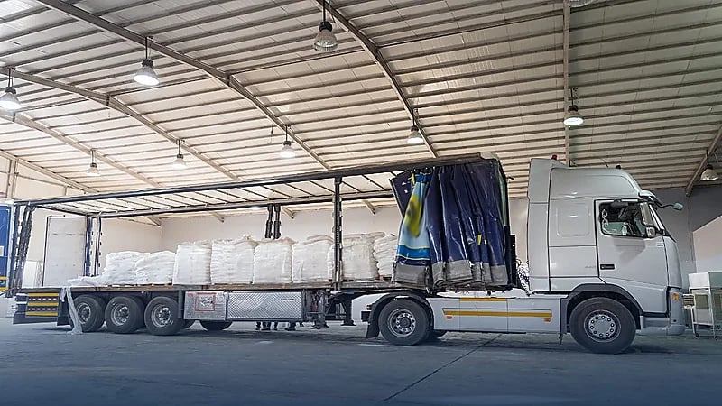 بالفيديو والصور.. إحباط محاولة تهريب 5.2 مليون حبة كبتاجون مطحونة بمنفذ الحديثة