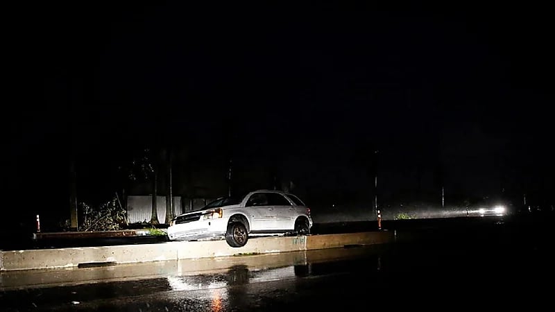 الإعصار "إيان" يغرق فلوريدا في ظلام دامس