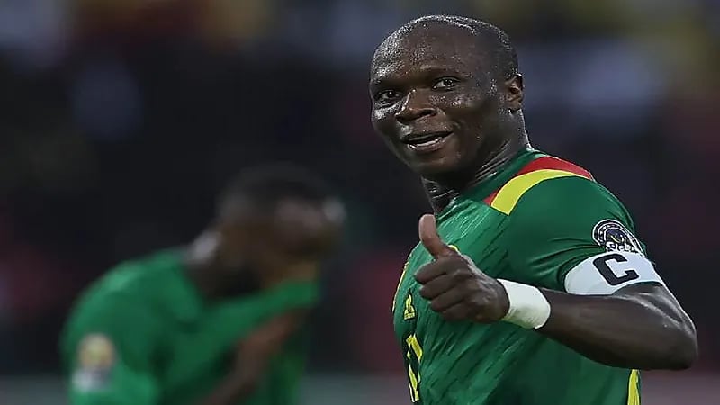 "إيتو" يتوقع حصول أبو بكار على جائزة هداف كأس العالم