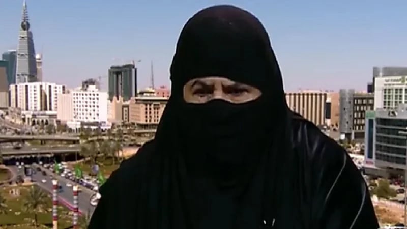 بالفيديو .. "أم نايف" بعد لقاء "آل الشيخ": للحين ما طاح اللي براسي