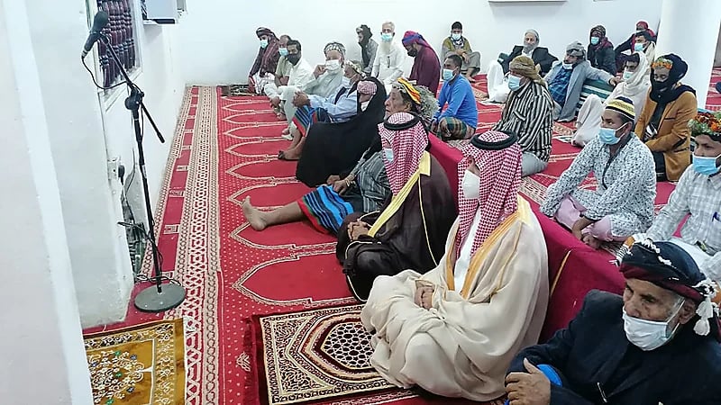 رئيس مركز الجبل الأسود يتقدم المصلين وسط تطبيق أعلى معايير الإجراءات الاحترازية