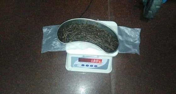 فيديو.. استخراج 600 مسمار من أمعاء مريض في الهند