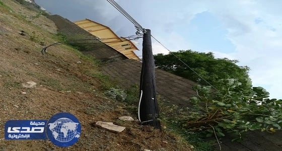 سقوط عمود كهرباء يهدد حياة مواطني قريه المطاريق