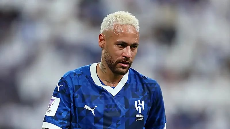 شرطي يطلب من نيمار الانتقال إلى البرازيل والأخير يرد .. فيديو