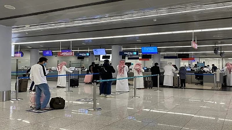 إصابة 4 عاملين بمطار أبها جراء اعتراض طائرة مسيرة