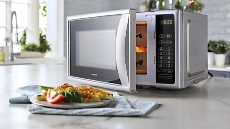 ارشادات تحمي الشخص من أضرار أفران الميكرويف أثناء استخدامه