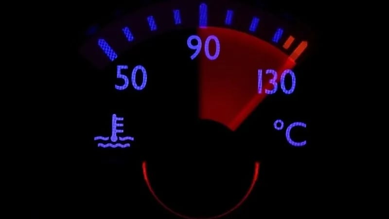 أسباب ارتفاع حرارة محرك السيارة في الزحام 