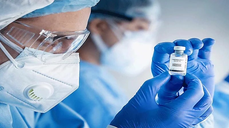 تراجع كفاءة لقاحي فايزر وأسترازينكا لـ 75% و61% بعد 3 أشهر من تلقيهما