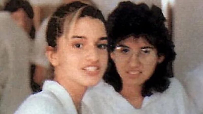 صورة تذكارية من التاريخ للملكة رانيا أثناء دراستها في الكويت‬⁩