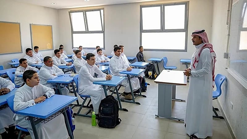 عودة الفصلين الدراسيين العام المقبل