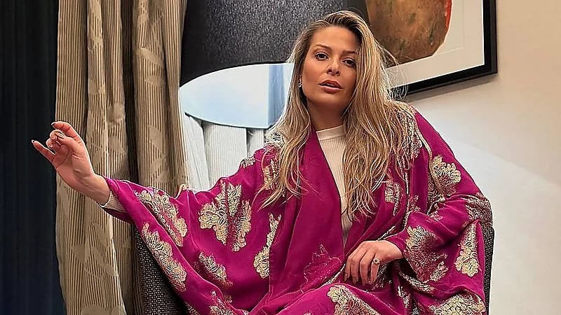 اللبنانية باميلا الكيك ترتدي العباءة في الرياض..صور