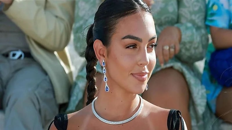 ‏جورجينا تتمرن على رقصة الـ "باتشاتا" خلال عطلتها ..فيديو