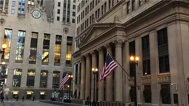 الفيدرالي يُبقي سعر الفائدة دون تغيير ويرجح خفضها في 2026