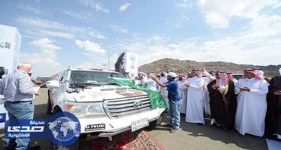 محافظ طريب يعطي شارة البدء لرالي عسير