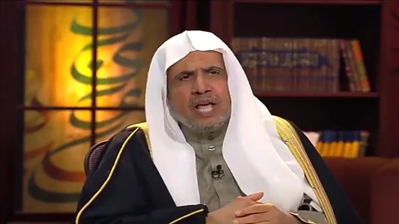 العيسى يعلق على واقعة حرق بعض المتطرفين في السويد للمصحف الشريف.. فيديو