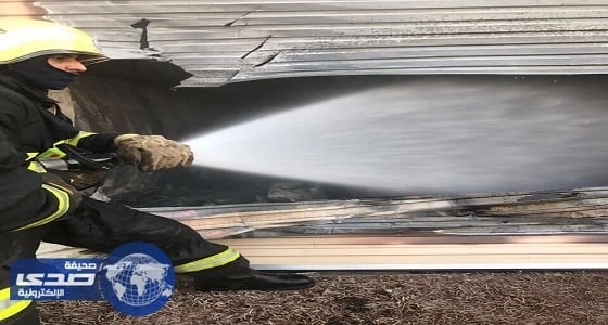 بالصور.. حريق ضخم يلتهم محال تجارية في تبوك