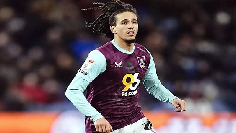 لاعب عربي يقود بيرنلي للعودة إلى الدوري الإنجليزي الممتاز