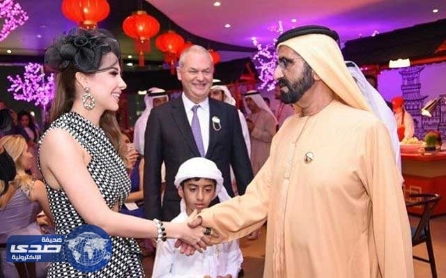 فستان نانسي عجرم يتسبب في احراجها بمسابقة سباق الخيول في دبي