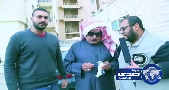 فيديو مؤثر ..مذيع أراد إضحاك المشاهدين فبكى بعدما مازح أحد المارة !