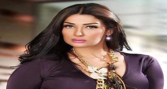 بالصورة.. شاهد لمن تهدي غادة عبد الرازق حذاءها