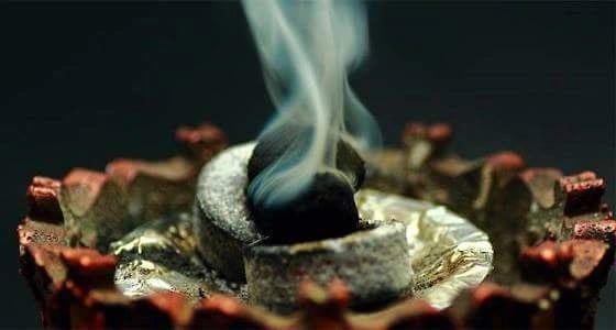 بالصور..فتاة تعثر على طلسم سحري لفنان مغربي في احدى المقابر